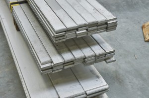 Płaskownik ciągniony stalowy 30 mm x 15 mm - 300 cm