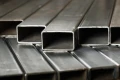 Stalowe profile prostokątne, 180 mm x 180 mm x 6 mm, używane w konstrukcjach przemysłowych
